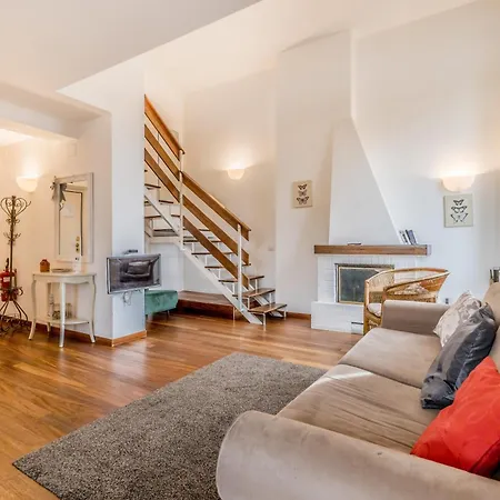 Il Palazzetto Di Via Della Frezza