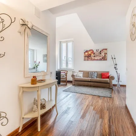 Il Palazzetto Di Via Della Frezza * Rzym