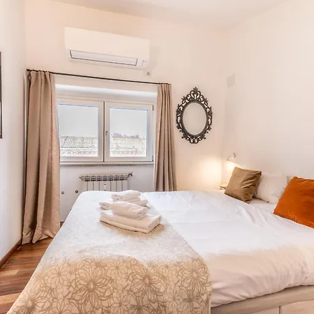 Il Palazzetto Di Via Della Frezza *