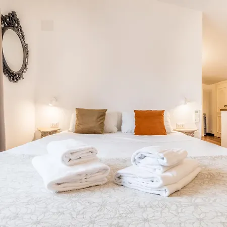 Il Palazzetto Di Via Della Frezza Rom