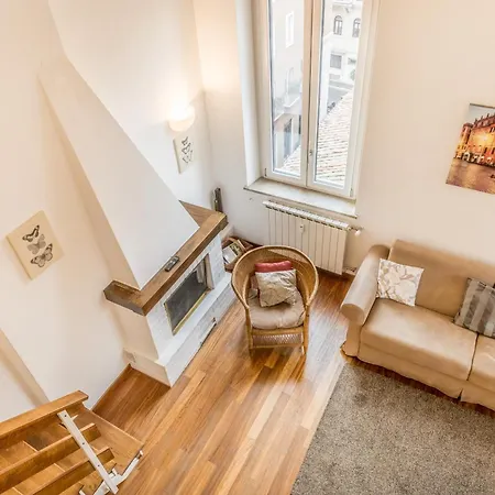 Il Palazzetto Di Via Della Frezza Roma