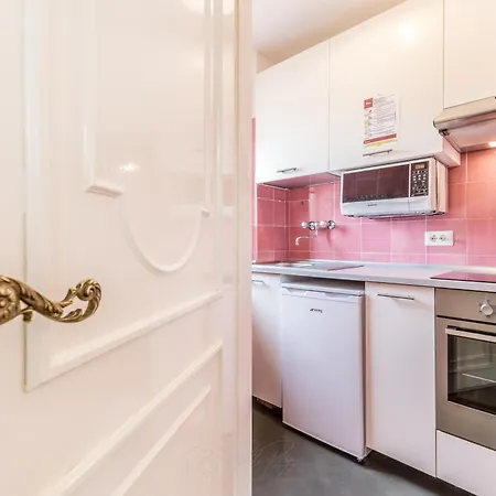 Il Palazzetto Di Via Della Frezza Rom