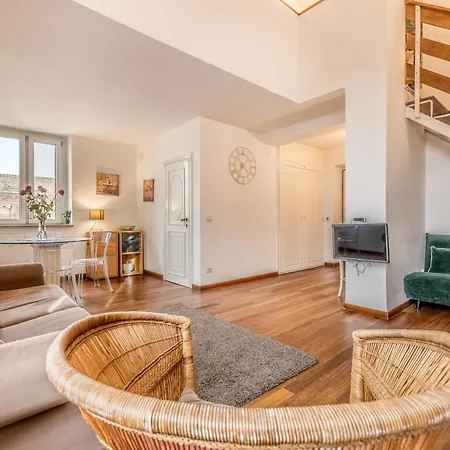 Il Palazzetto Di Via Della Frezza *