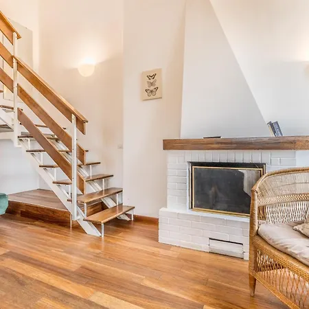 Il Palazzetto Di Via Della Frezza Rom