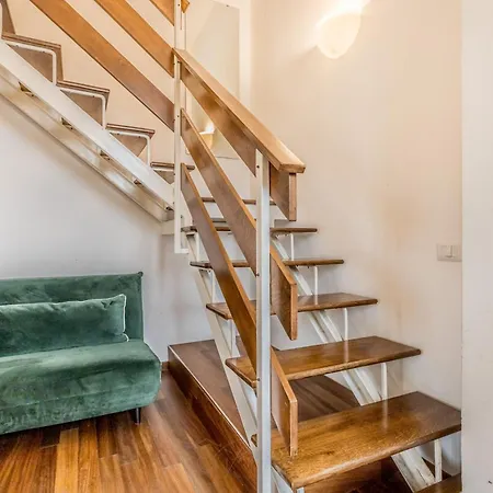 Il Palazzetto Di Via Della Frezza Rom