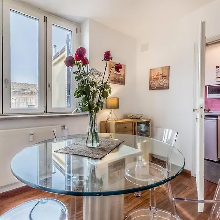 Il Palazzetto Di Via Della Frezza